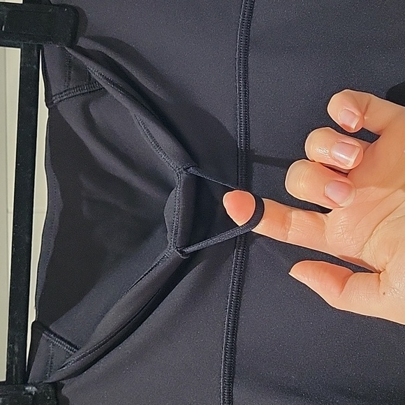 Training tight - Picture 3 of 5